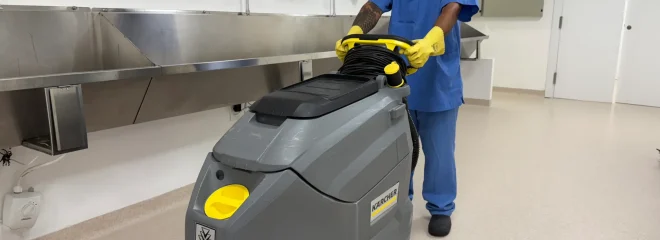 funcionario-gr-solucoes-trabalhando-no-hospital-florianopolis